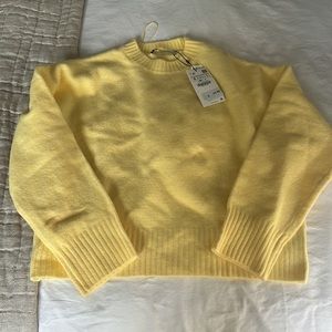 Zara yellow sweater Size S new with tags